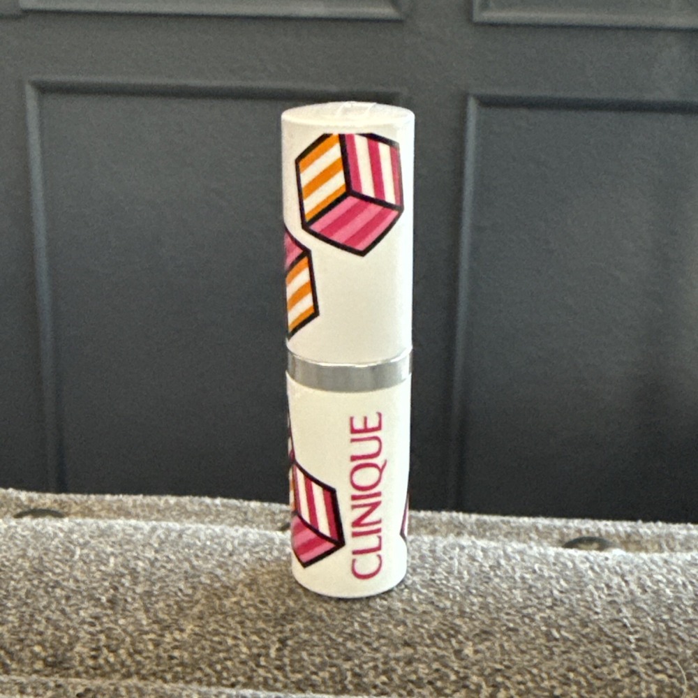 Clinique LIP COLOR + PRIMER INTENSE + BASE Lipstick - 14 Plum Pop - Picture 3 of 6